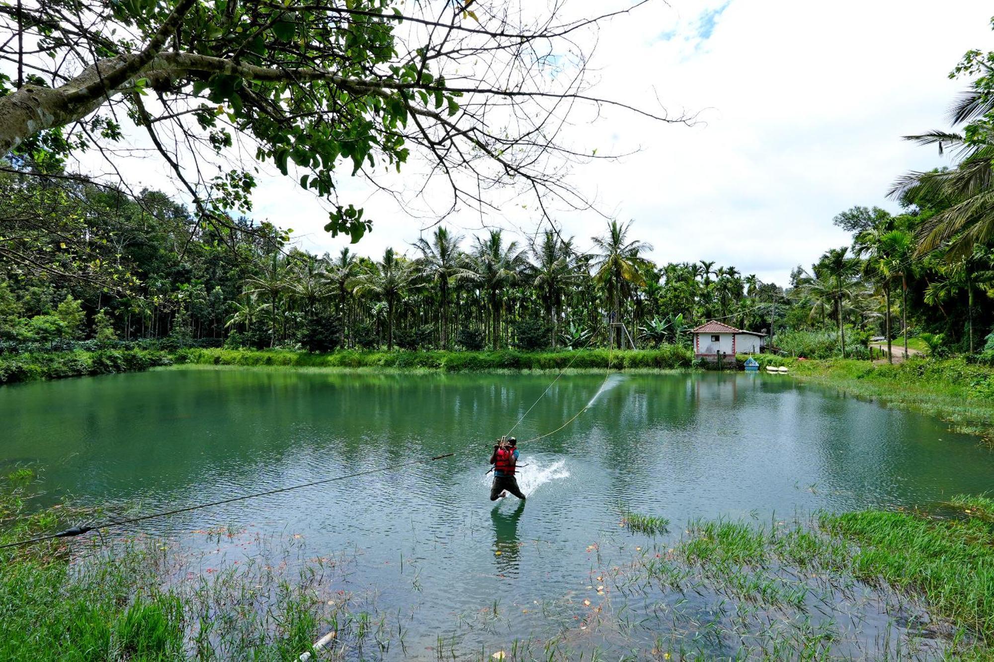 Leisure Homestay - Pool, Boating, Zipline, Home Food, Estate Chikmagalūr المظهر الخارجي الصورة